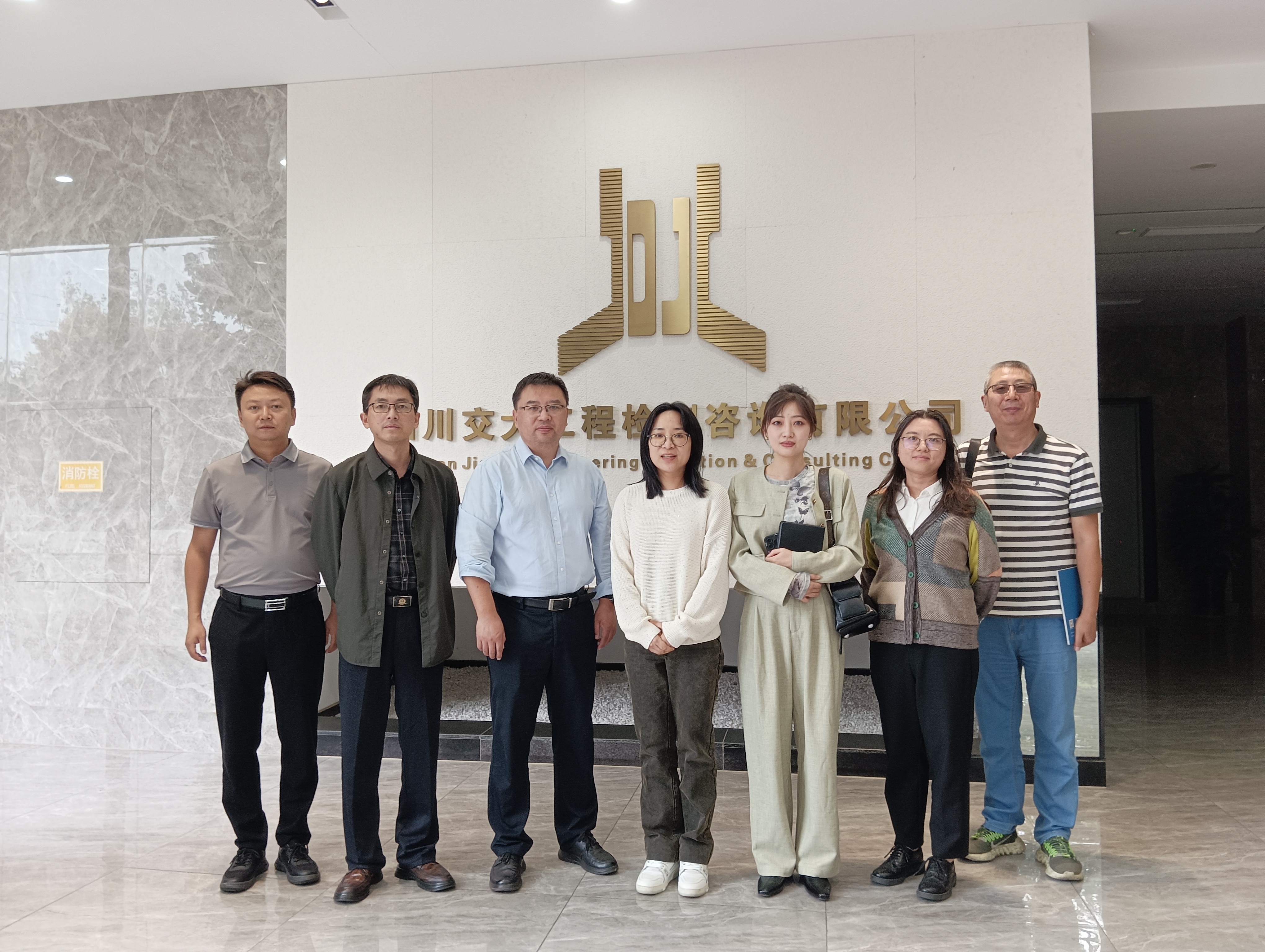 成都工业职业技术学院智慧城市学院来访1.jpg